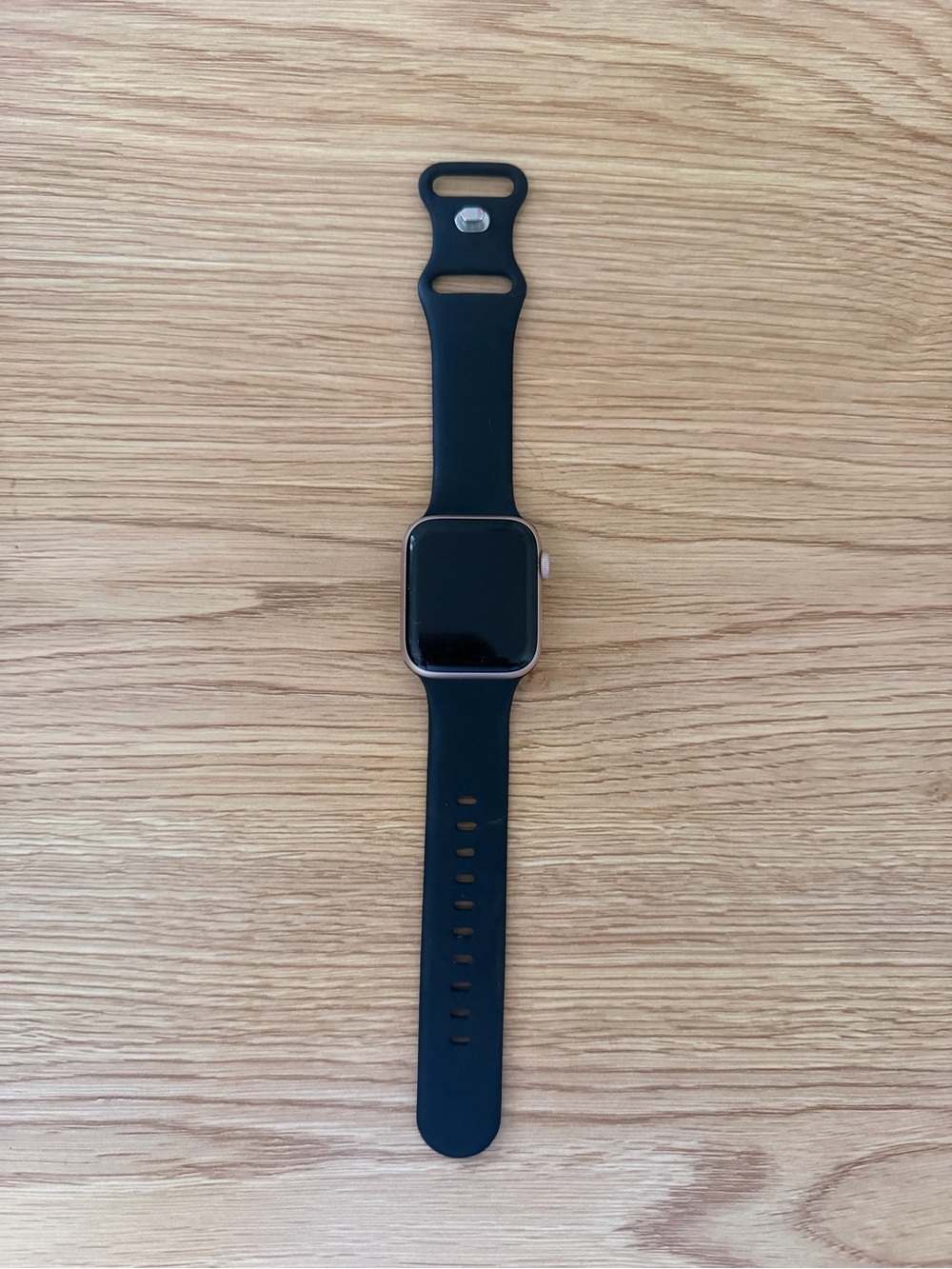 APPLE WATCH SERIES 5 with Black Sport Band - Compatible Wearable